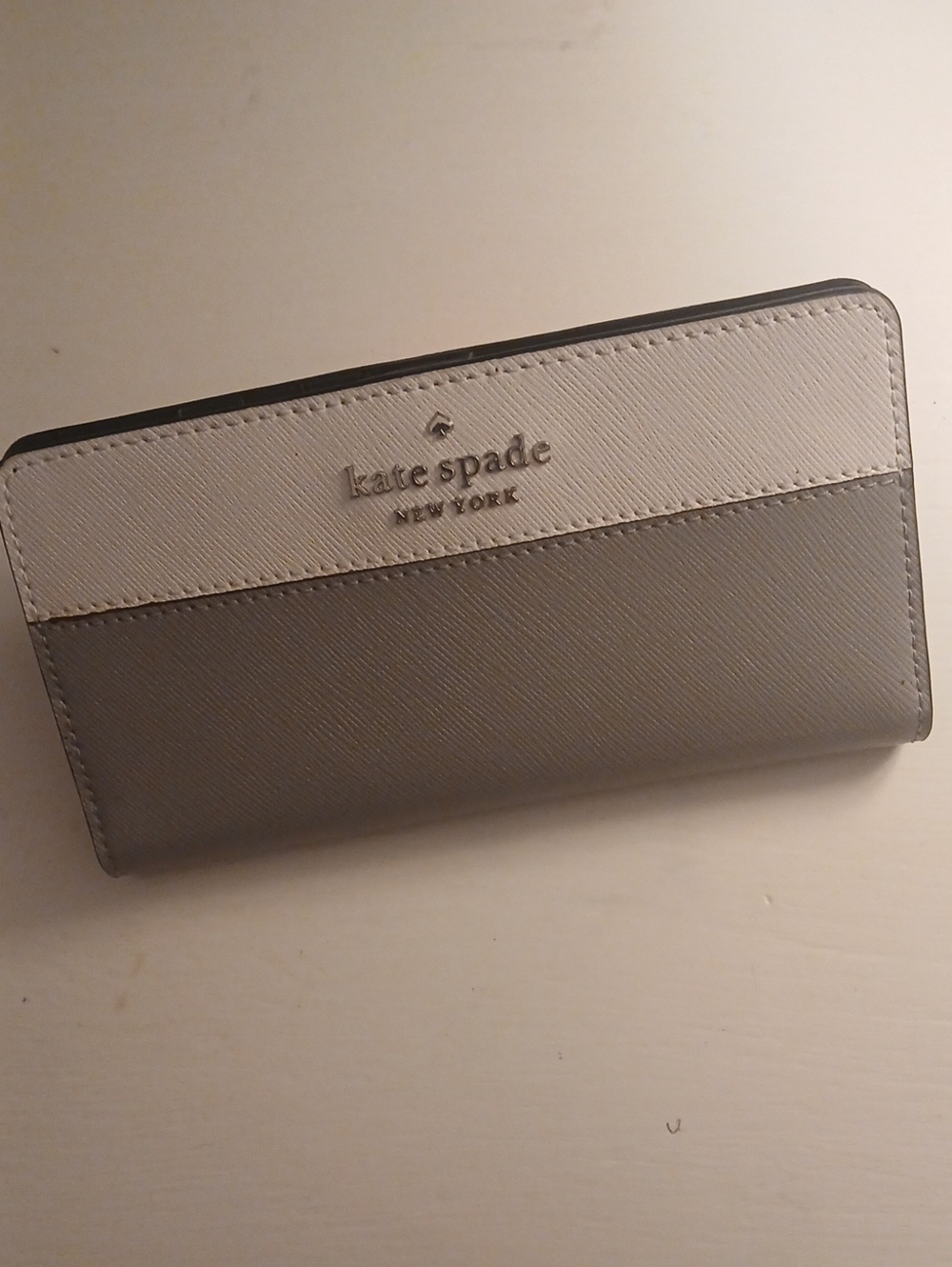 Kate Spade Two-Tone Saffiano Wallet in White and Light Gray